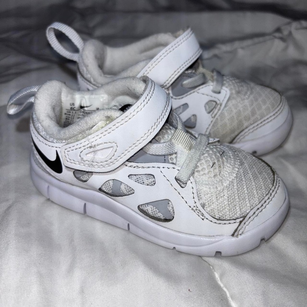 White Nike Free Run 2 Toddler Sneakers 6C
